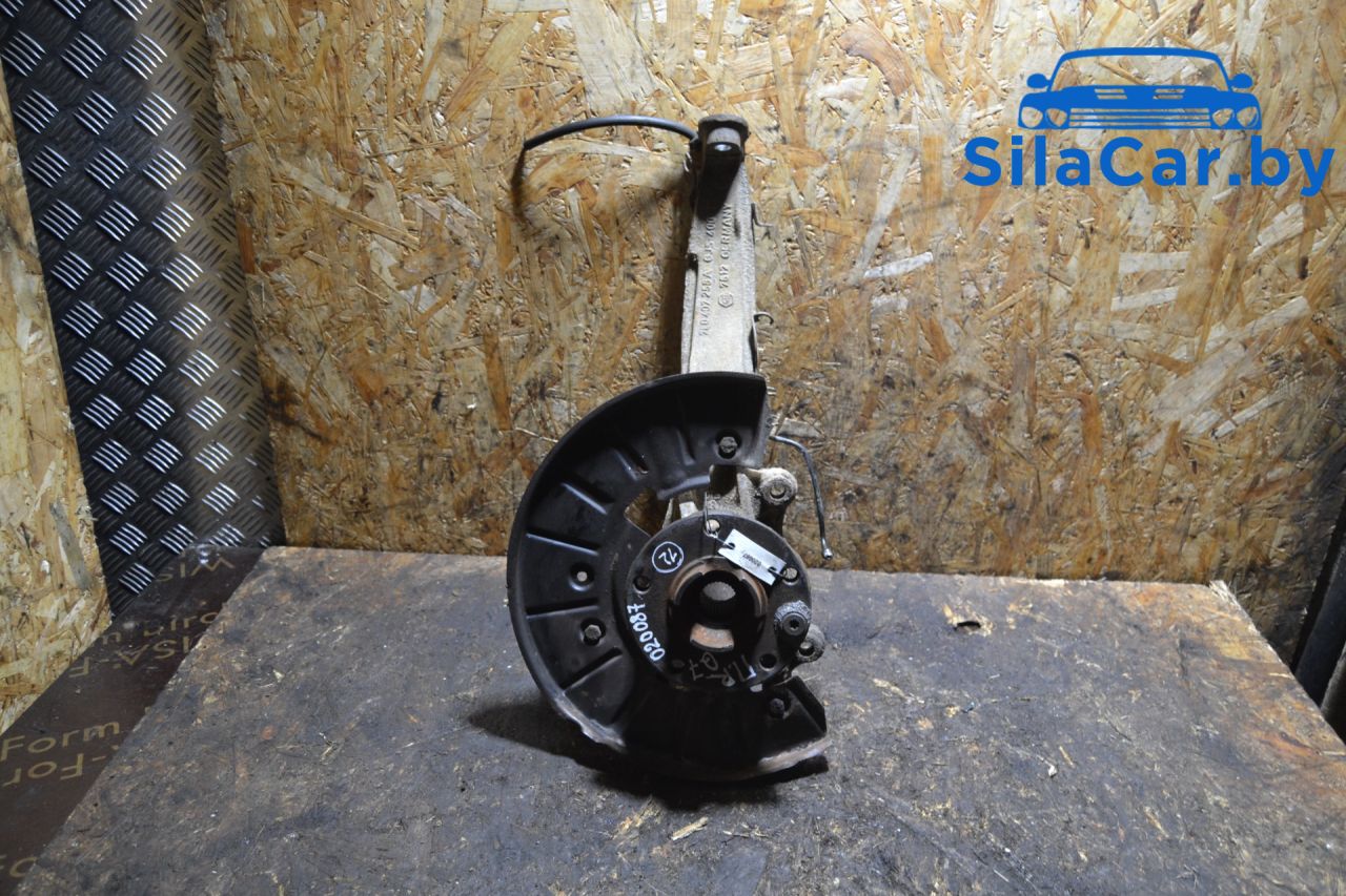 кулак поворотный правый Audi Q7 4L 2008, 3.0 л., дизель, 7L0407258A - фото №1