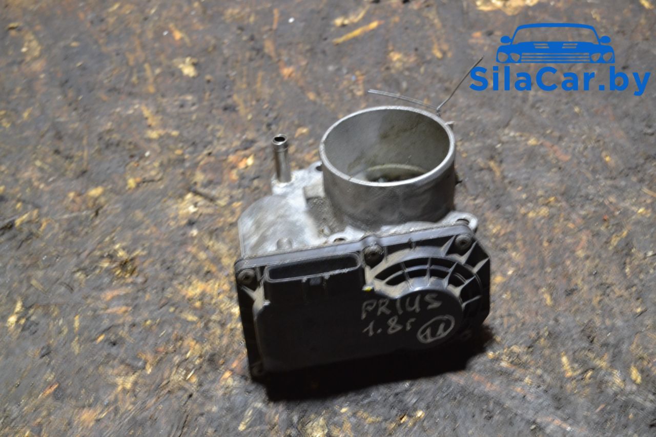 заслонка дроссельная Toyota Prius 3 поколение (2009 - 2011), 1.8 л., 2ZR-FXE, бензин, 2203037060 - фото №1