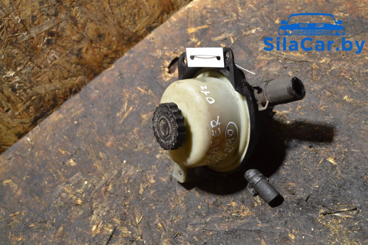 бачок гидроусилителя Chrysler Voyager 4 поколение (2001 - 2004), 3.3 л., бензин, АКПП, 04743012AA - фото №1