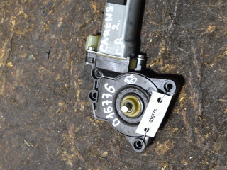 моторчик стеклоподъемника передний правый Kia Carens 2 поколение (2002 - 2006), 2.0 л., CRDi, D4EA, дизель