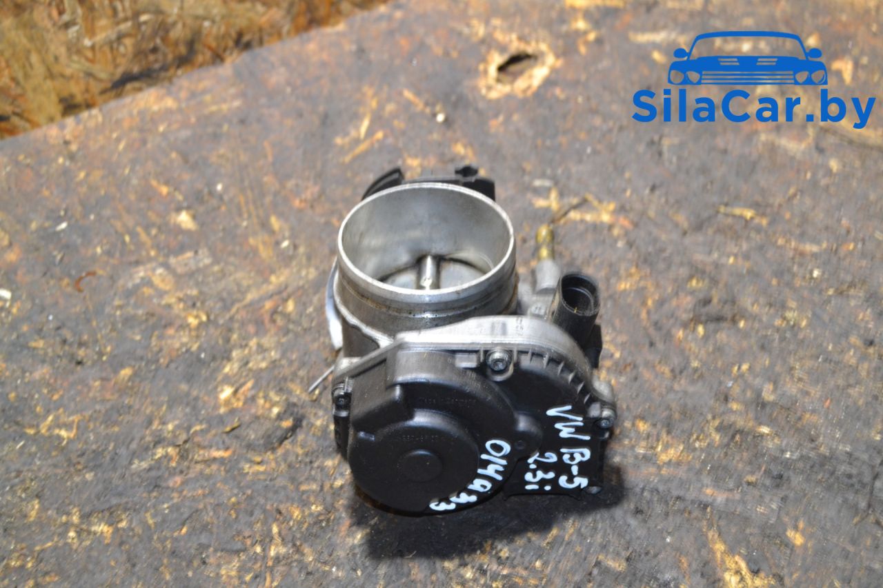 заслонка дроссельная Volkswagen Passat B5 (1996 - 2001), 2.3 л., AGZ, бензин, 021133066 - фото №1