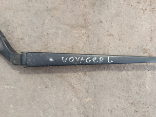 щеткодержатель (поводок стеклоочистителя, дворник) Chrysler Voyager 4 поколение (2001 - 2004), 04717365