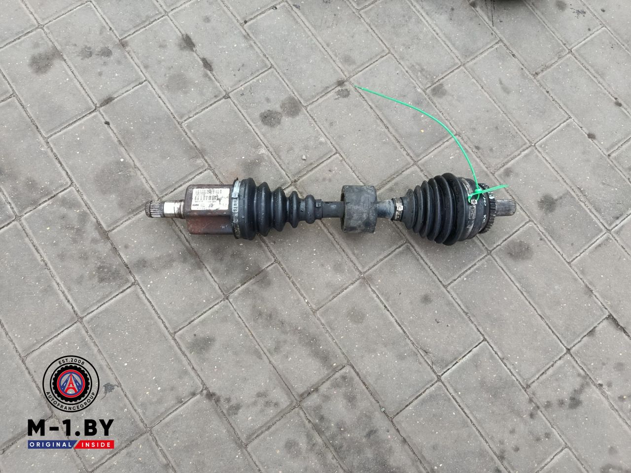 полуось передняя левая (приводной вал, ШРУС) Volvo XC70 2 поколение (2000 - 2005), P8689219 - фото №1