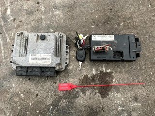 блок управления двигателем Renault Trafic 2 поколение (2001 - 2006), 1.9 л., дизель, 0281011529, 8200389519