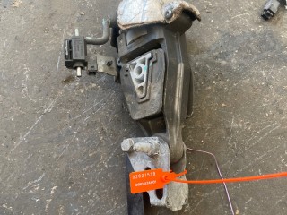 подушка крепления двигателя Peugeot 607 1 поколение (2000 - 2004), 70058501