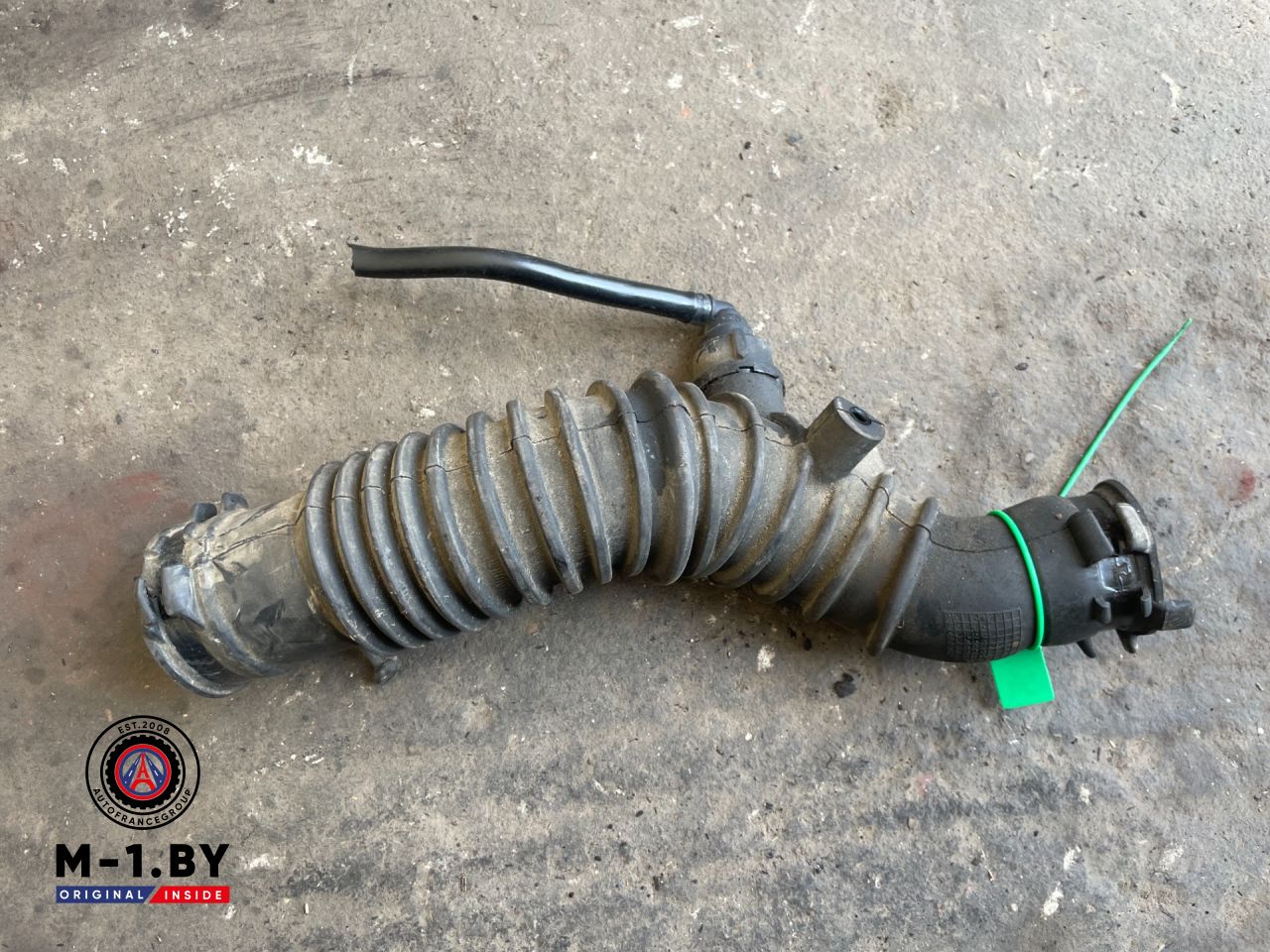 патрубок воздушного фильтра Renault Scenic 3 поколение (2009 - 2012), 1.4 л., бензин, 165750001R - фото №1