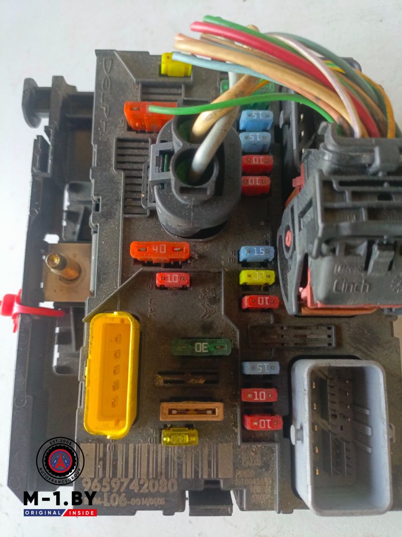 блок предохранителей Peugeot 307 1 поколение (2001 - 2005), BSML06, 9659742080 - фото №1