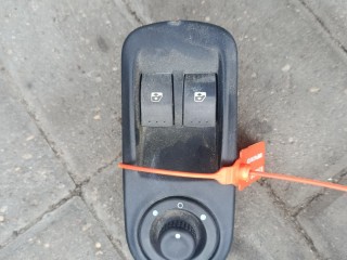 блок управления стеклоподъемниками Renault Master 2 поколение (1998 - 2003), 8200206602