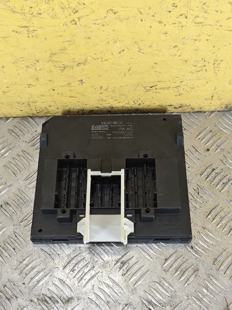 блок комфорта Volkswagen Jetta 7 поколение 2021, 2.0 л., бензин, АКПП, 5Q0937085 - фото №1