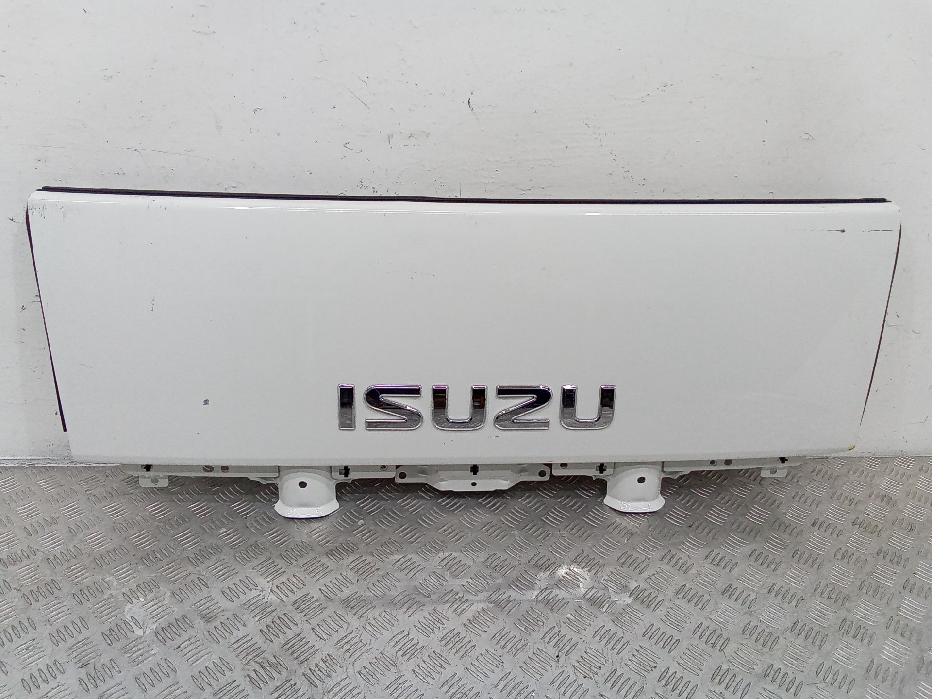 Капот Isuzu Elf 2010
