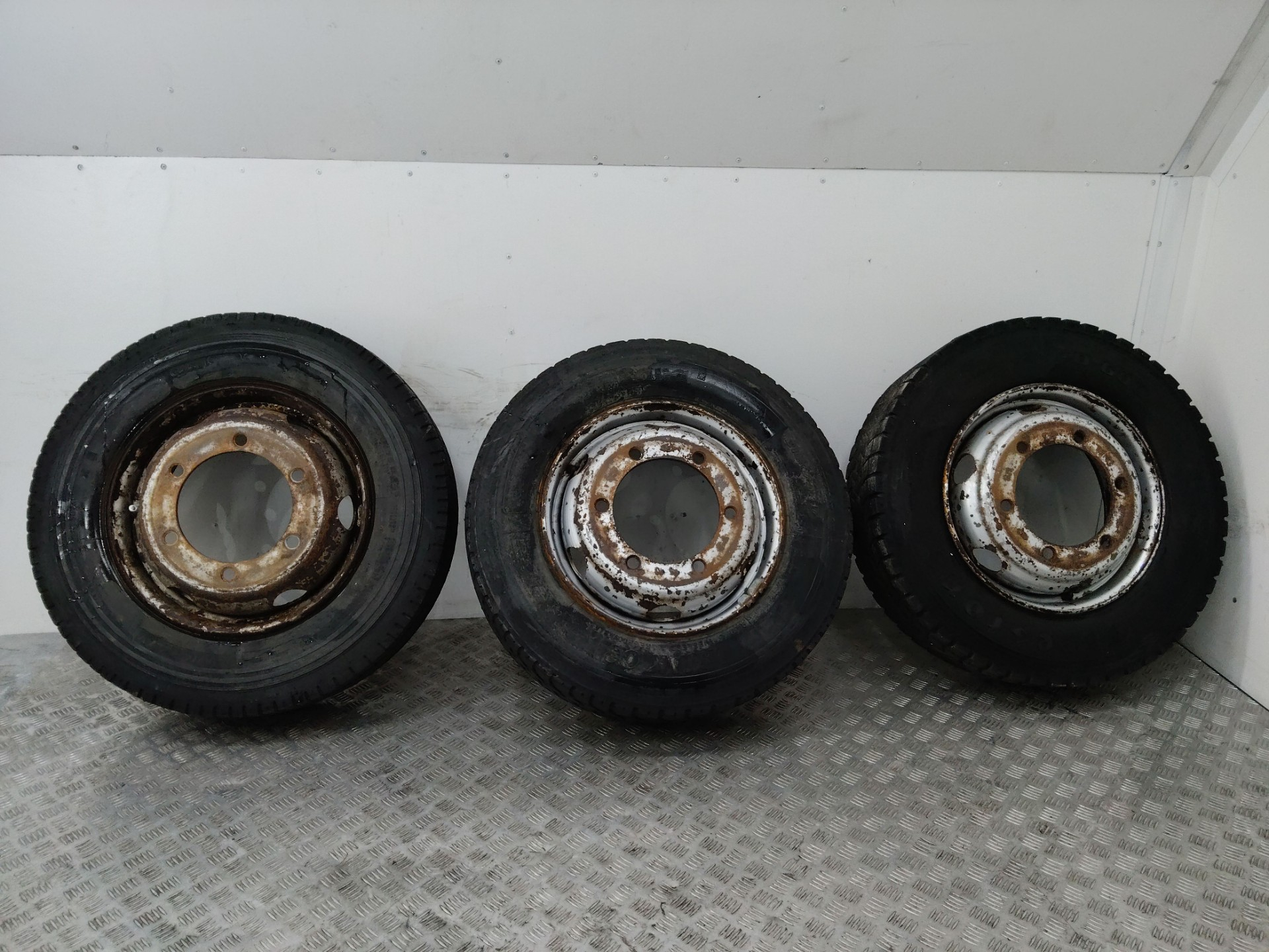 Комплект штампованных дисков R17.5x6