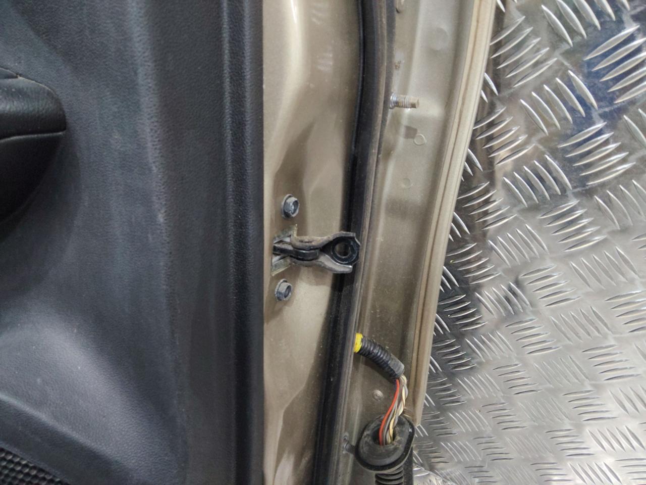 ограничитель открывания двери Renault Kadjar 1 поколение 2016 - фото №1