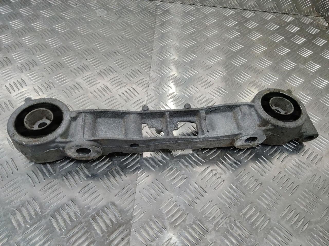 кронштейн редуктора Mercedes-Benz Vito W447 2017, A4473530095 - фото №1