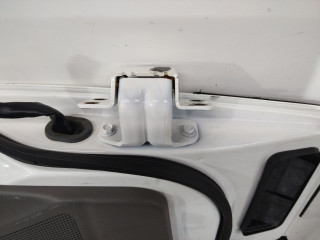 петля двери Nissan Cabstar F24 2015