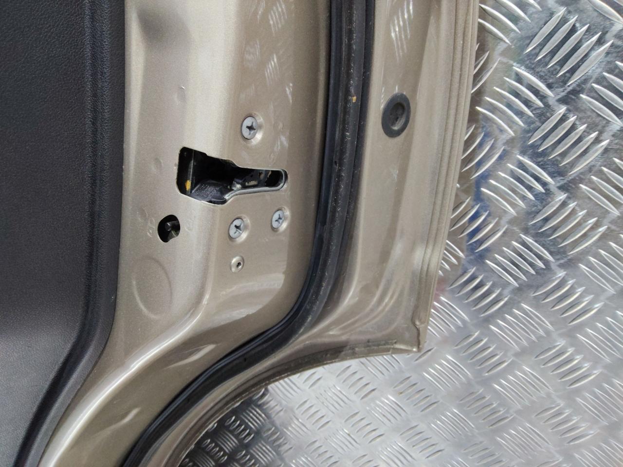 замок двери задней правой Renault Kadjar 1 поколение 2016 - фото №1