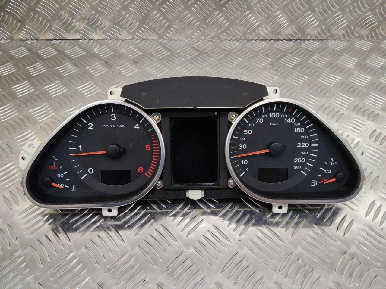 щиток приборов (приборная панель) Audi A6 4F/C6 2007, 4F0920901G - фото №1