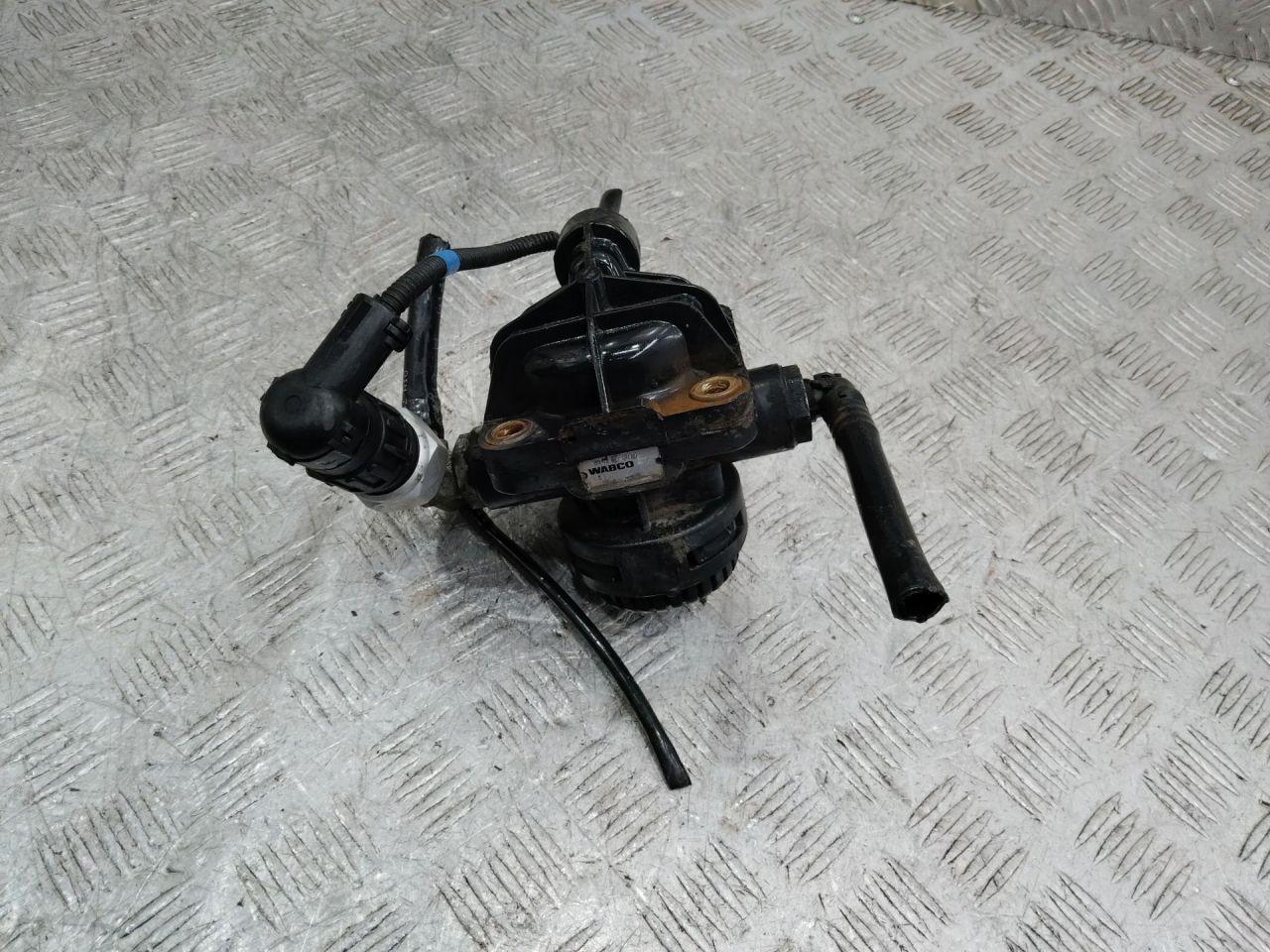 Клапан ускорительный MAN TGA 1 поколение 2008, 81521166075 - фото №1