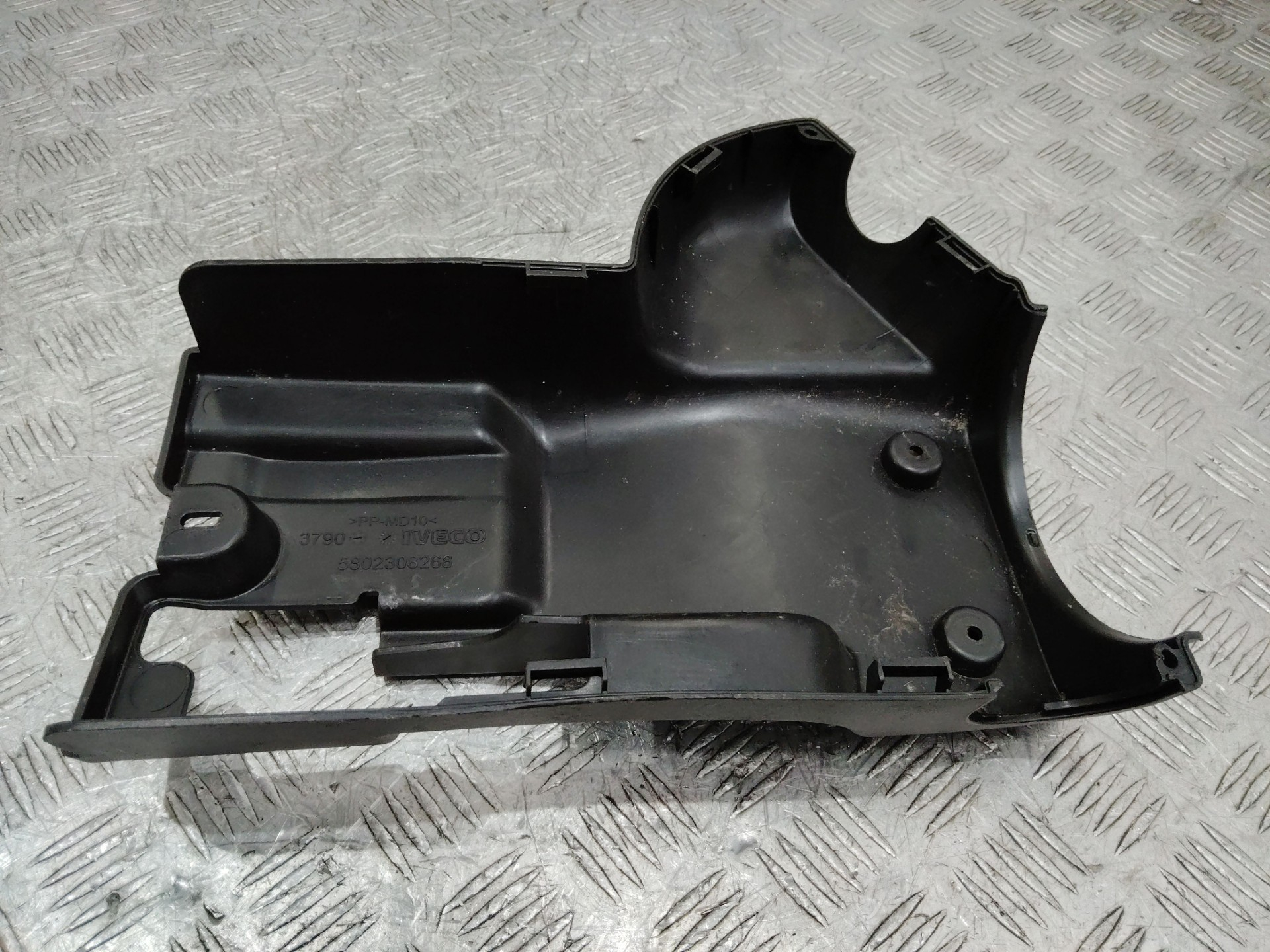 Кожух рулевой колонки IVECO Daily 6 2022