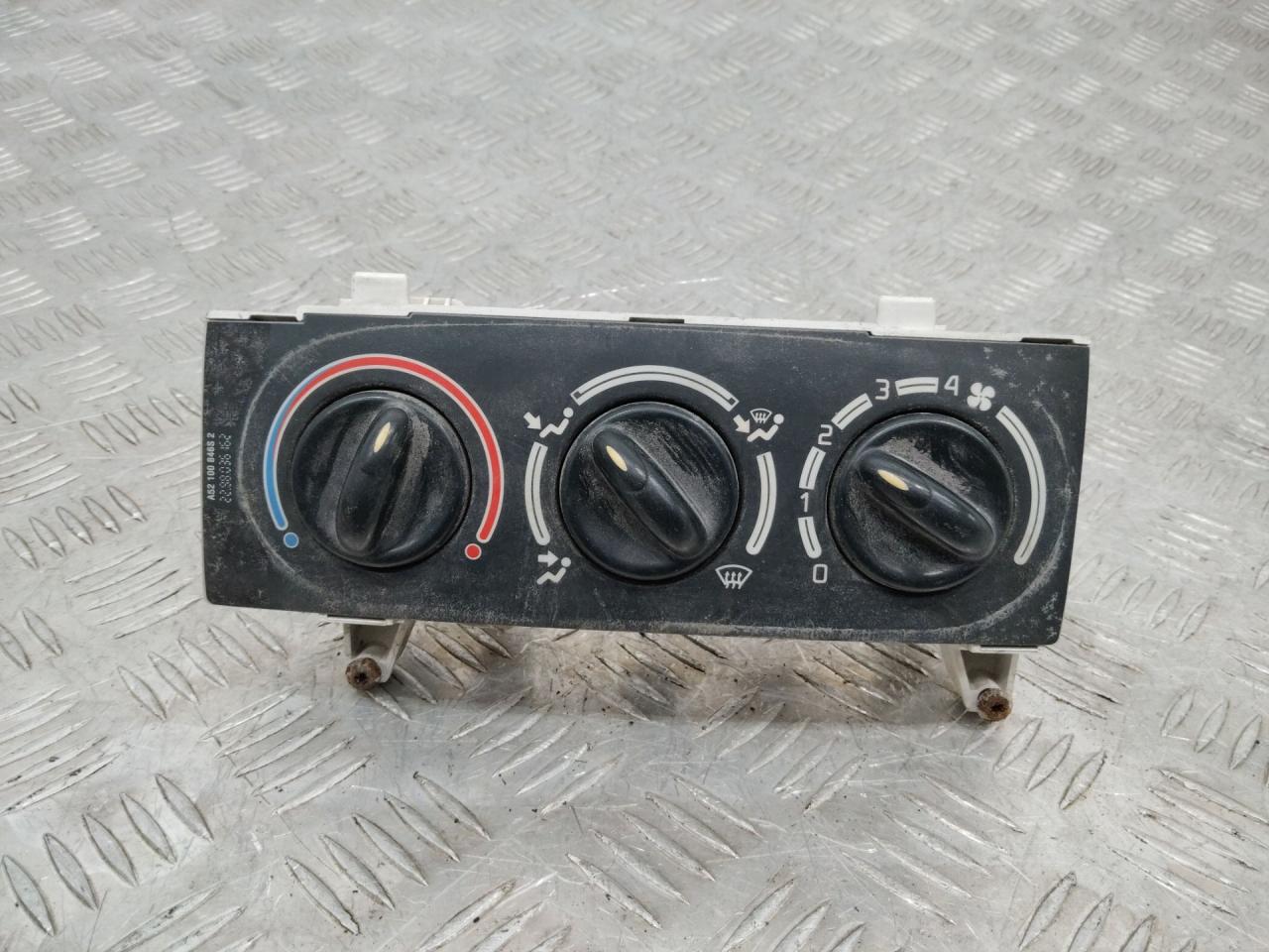 блок управления печки / климат-контроля Renault Megane 1 поколение 1998, 655737S, A52100846S2 - фото №1