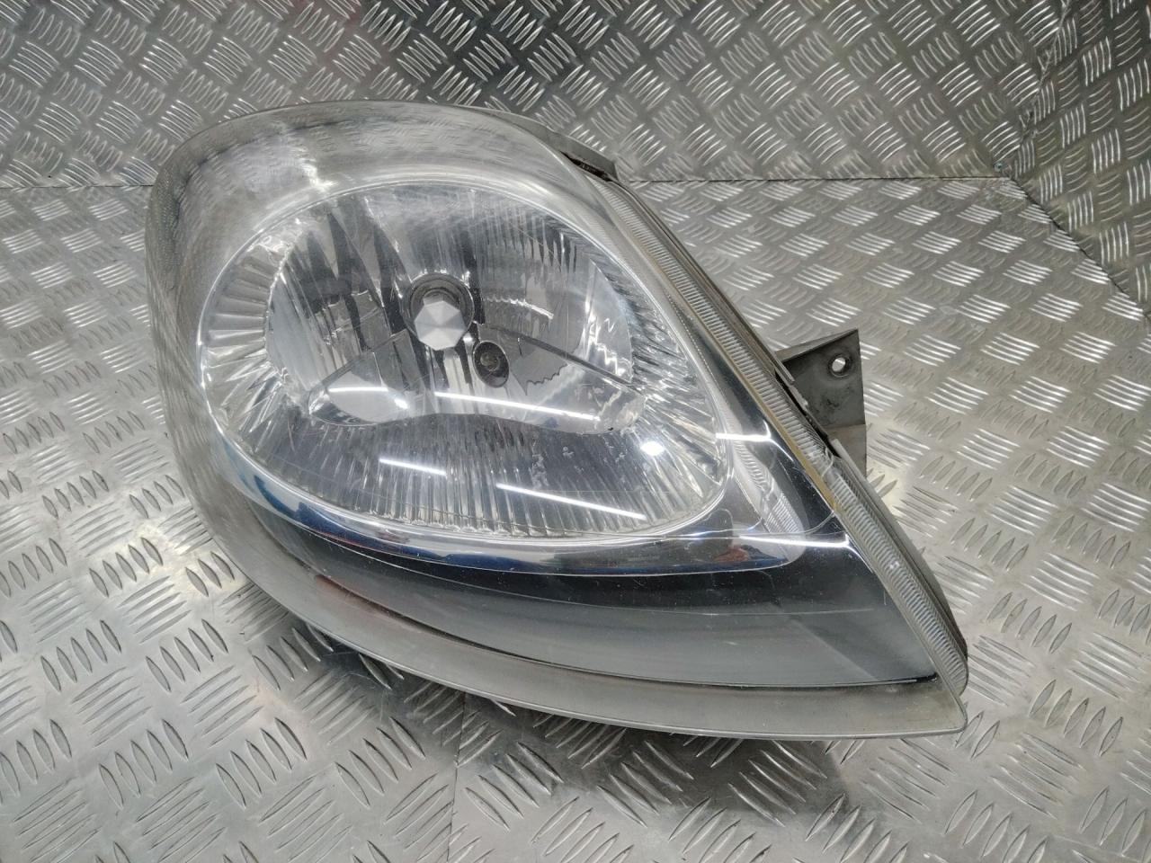 фара правая Renault Trafic 2 поколение 2003, 7700311372 - фото №1