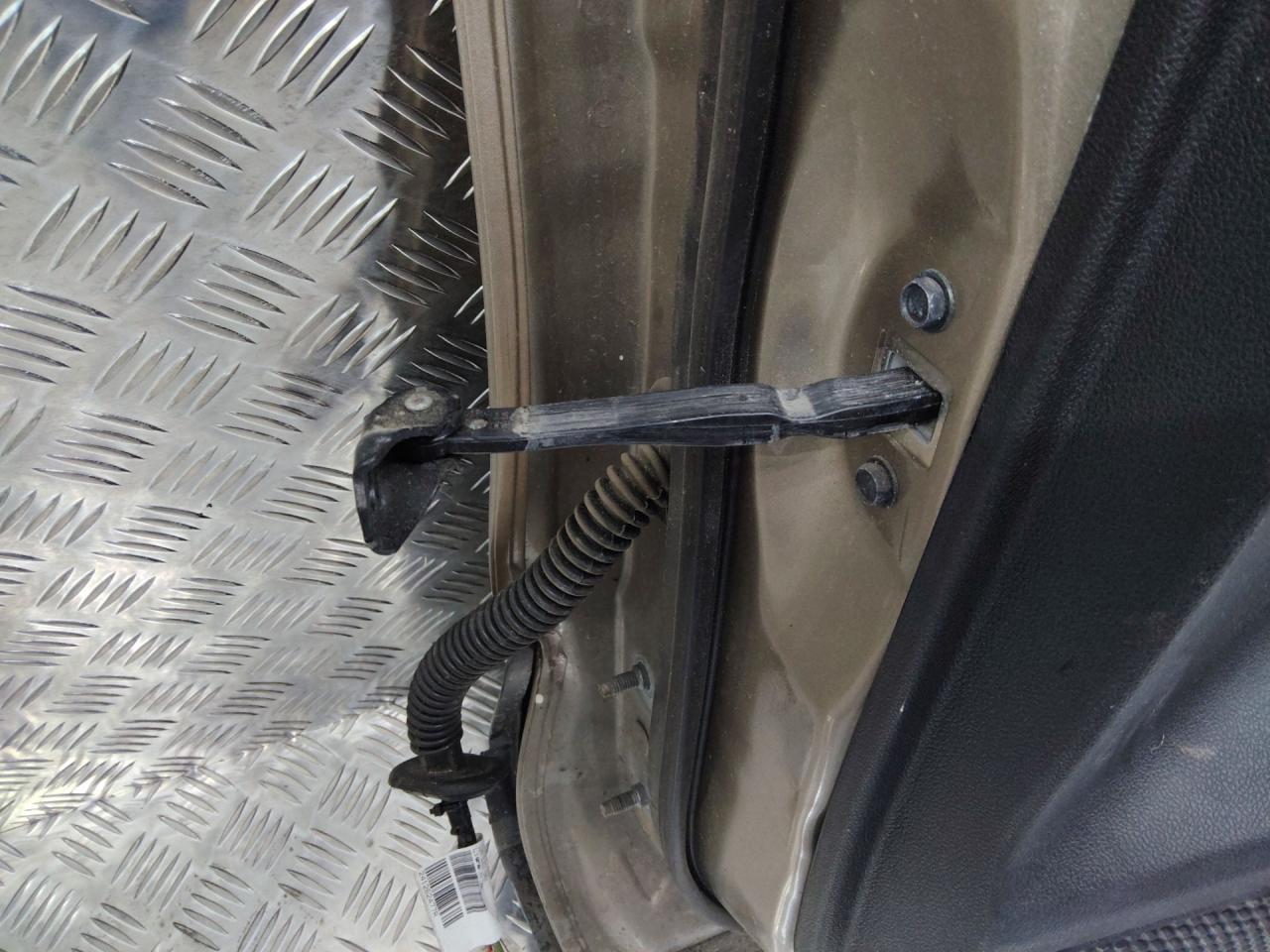 ограничитель открывания двери Renault Kadjar 1 поколение 2016 - фото №1