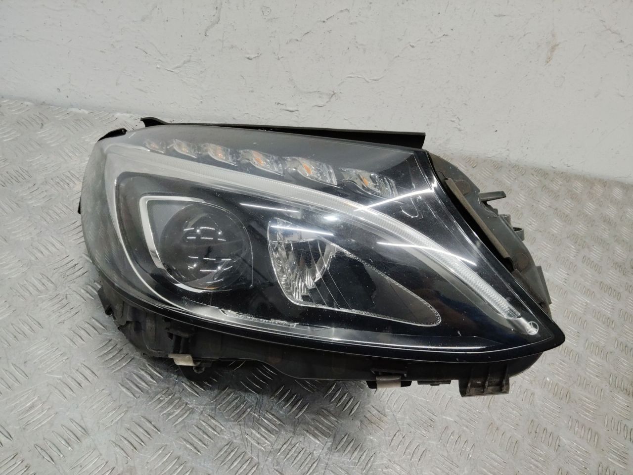 фара правая Mercedes-Benz C-Класс W205/S205/C205 2014, A2058201461 - фото №1