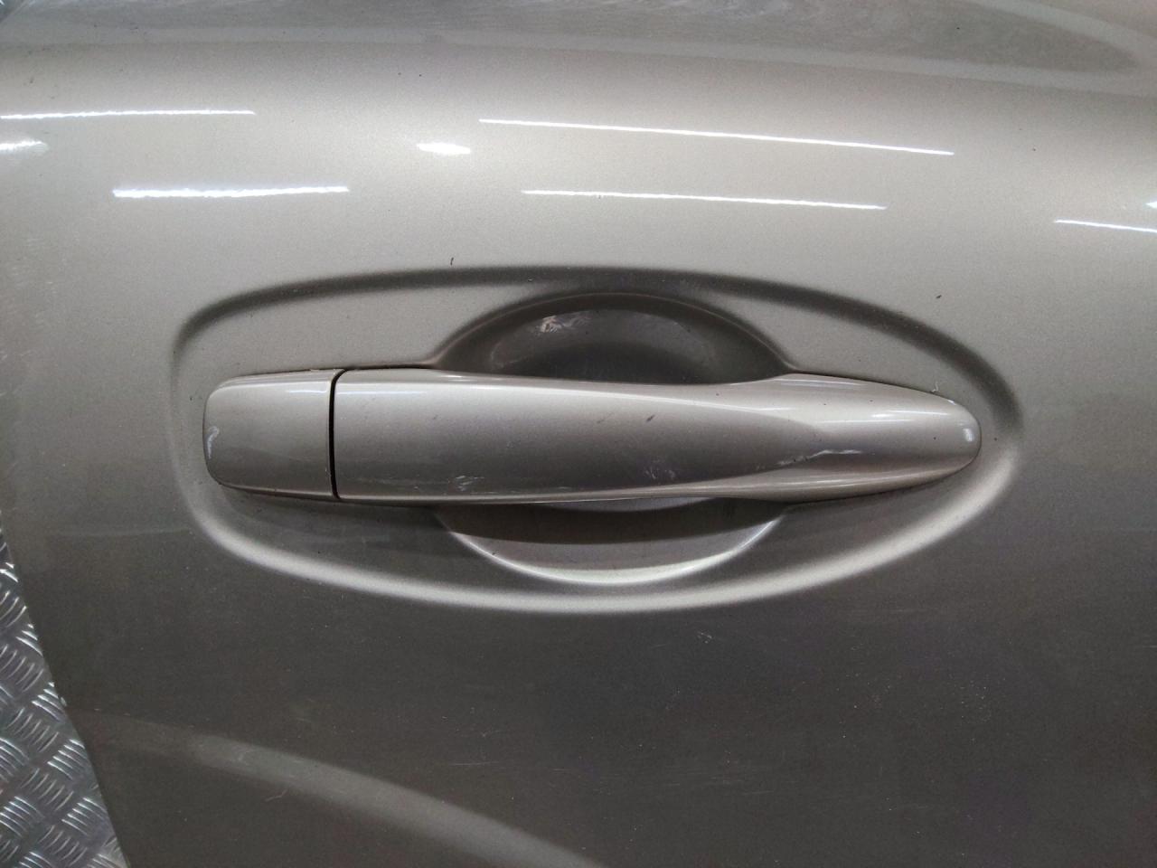 ручка наружная задняя правая Renault Kadjar 1 поколение 2016 - фото №1