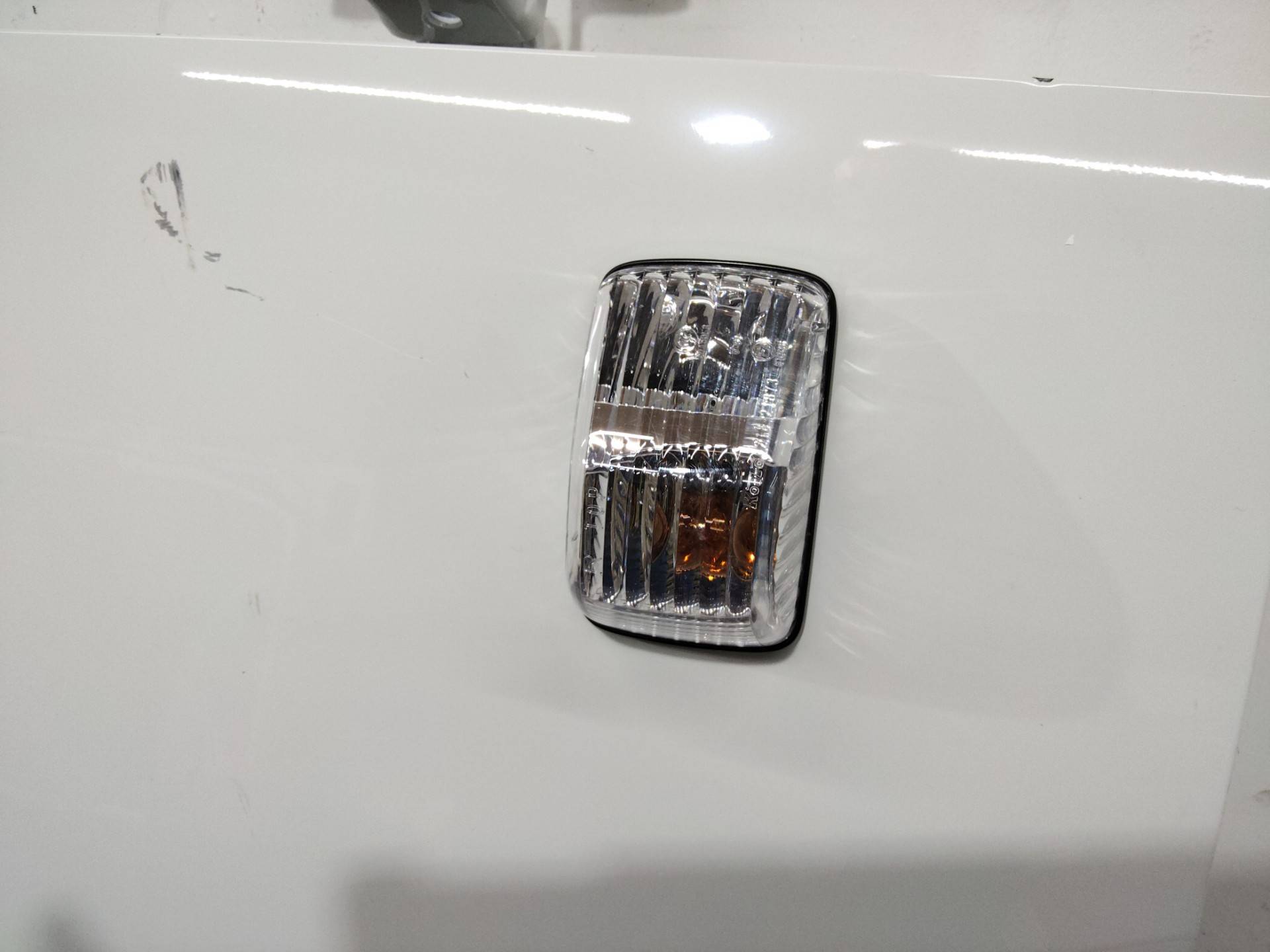Повторитель поворота на крыле правый Isuzu Elf