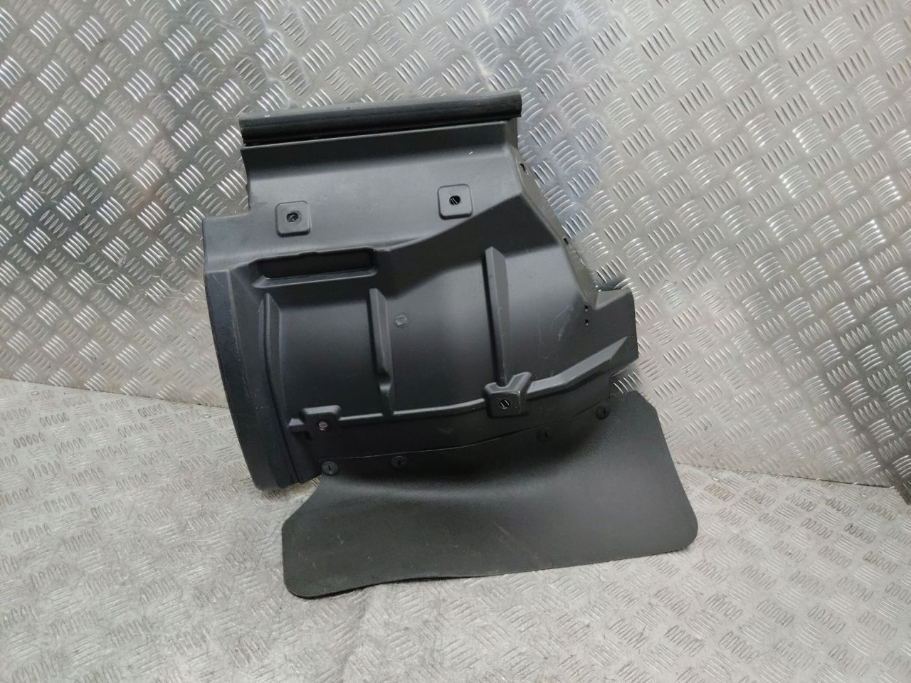 защита арок задняя левая (подкрылок) Nissan Cabstar F24 2015, 63101LC60A - фото №1