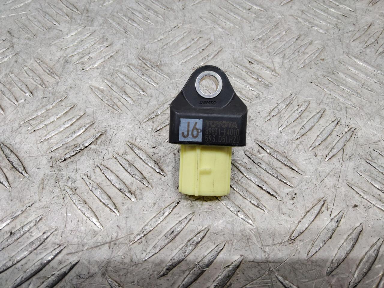 датчик удара Toyota C-HR 1 поколение AX10 2018, 89831F4010 - фото №1