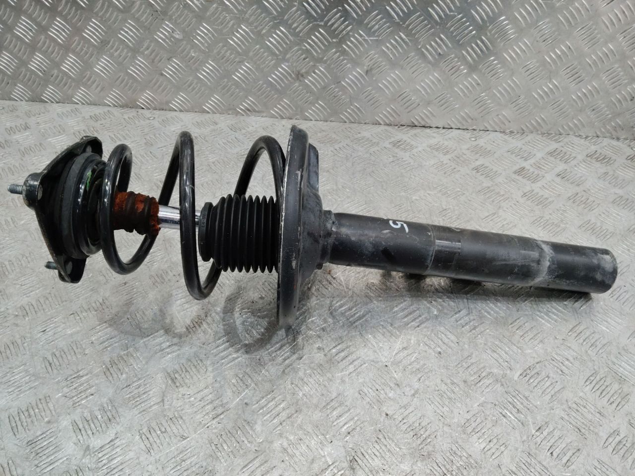 стойка передняя Porsche Boxster 987 2006, 2.7 л., бензин, 98734304106 - фото №1