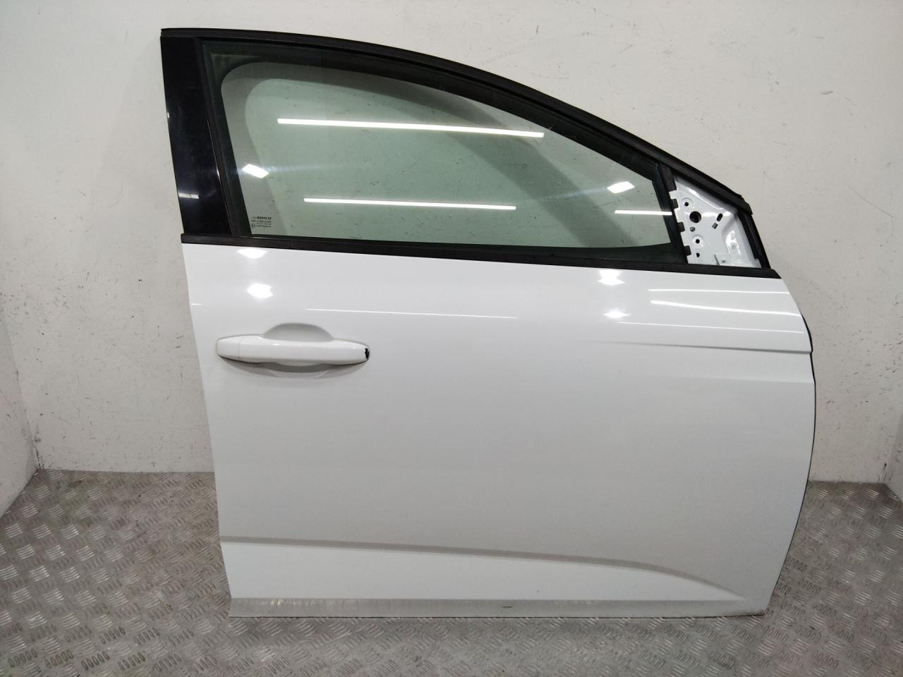 дверь передняя правая Renault Megane 4 поколение 2016 - фото №1