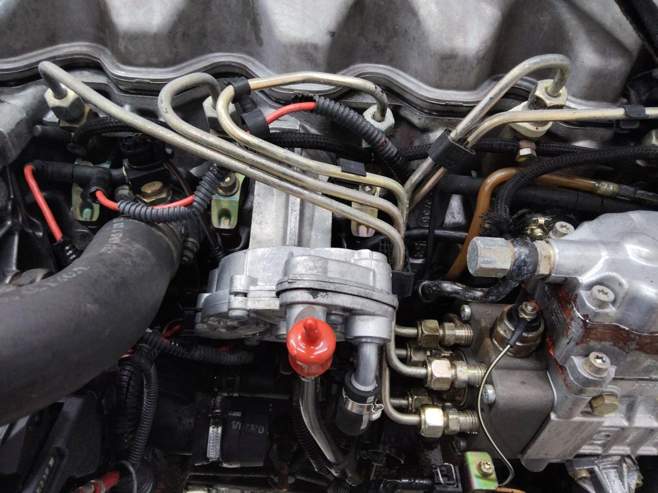 насос вакуумный Volvo V70 2 поколение 2000, 2.5 л., дизель, 9485464 - фото №1