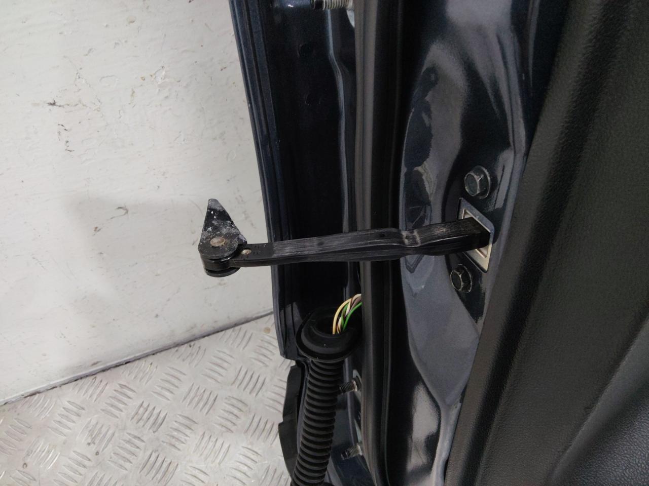 ограничитель открывания двери Renault Kadjar 1 поколение 2018 - фото №1