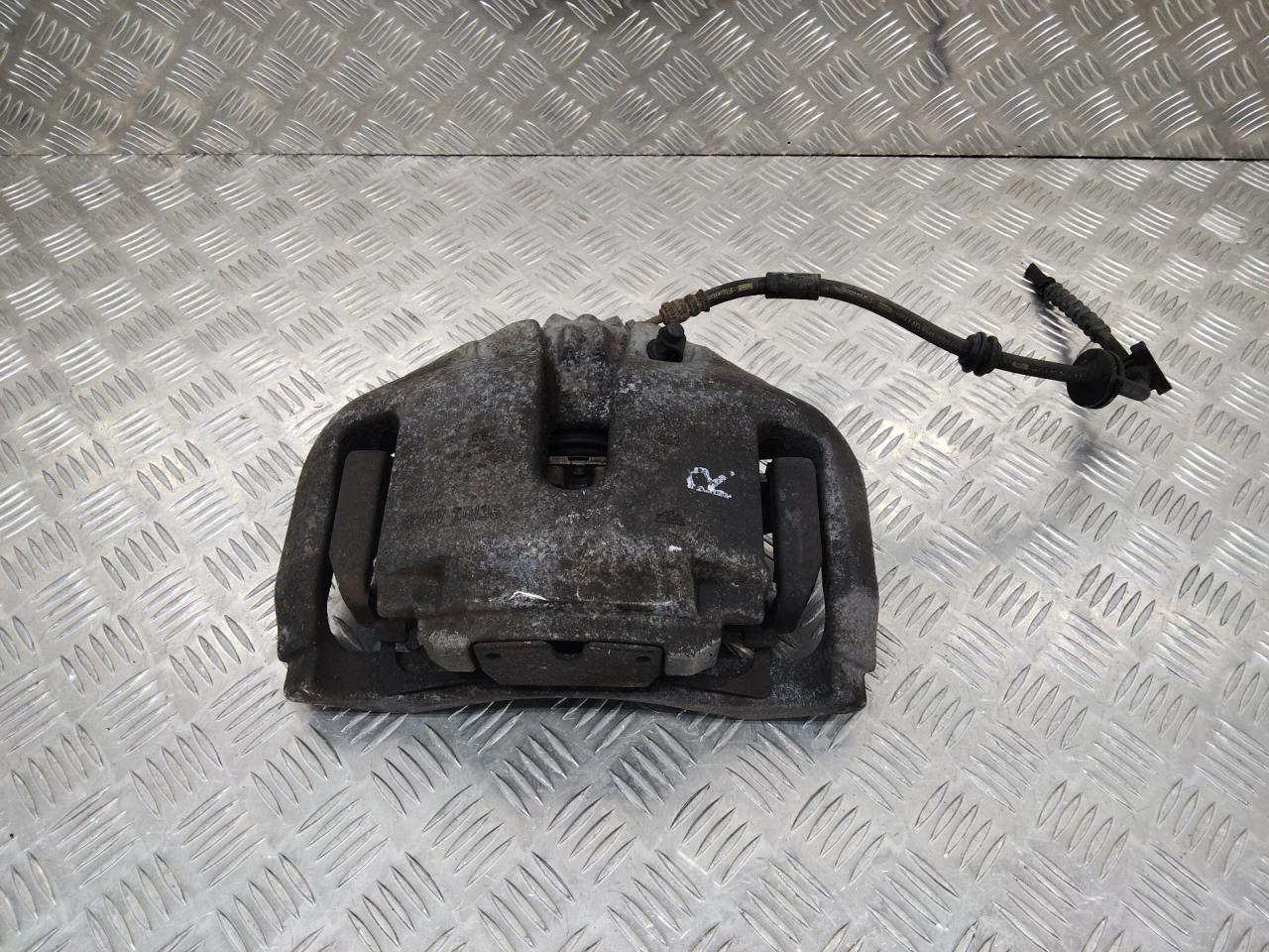 суппорт передний правый BMW 5 серия F07/F10/F11 2010, 3.0 л., дизель - фото №1