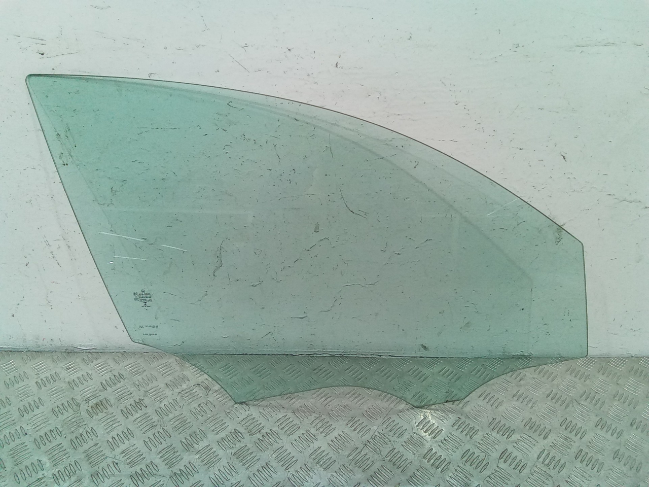 стекло двери передней правой Mercedes-Benz GLC Coupe C253 2018, A2537258000 - фото №1