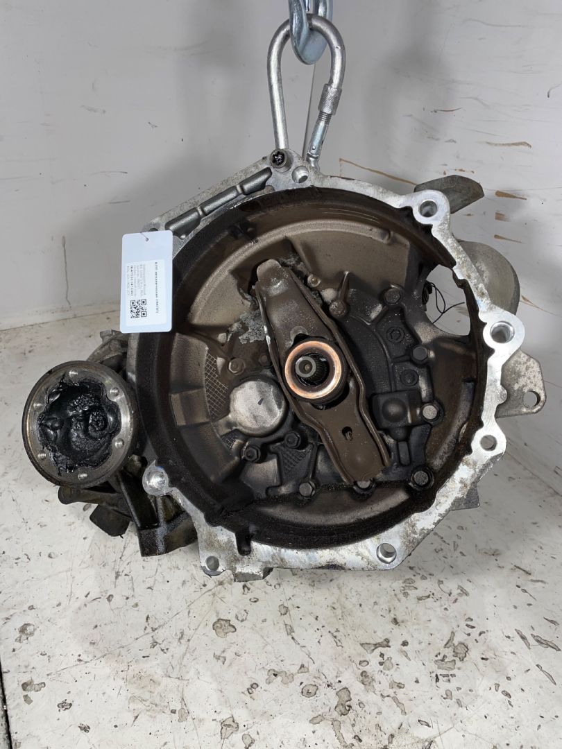 КПП механическая (МКПП) Volkswagen Passat B6 2008, 1.9 л., дизель, МКПП, седан, KBL, JCR, HQS, JCY - фото №1