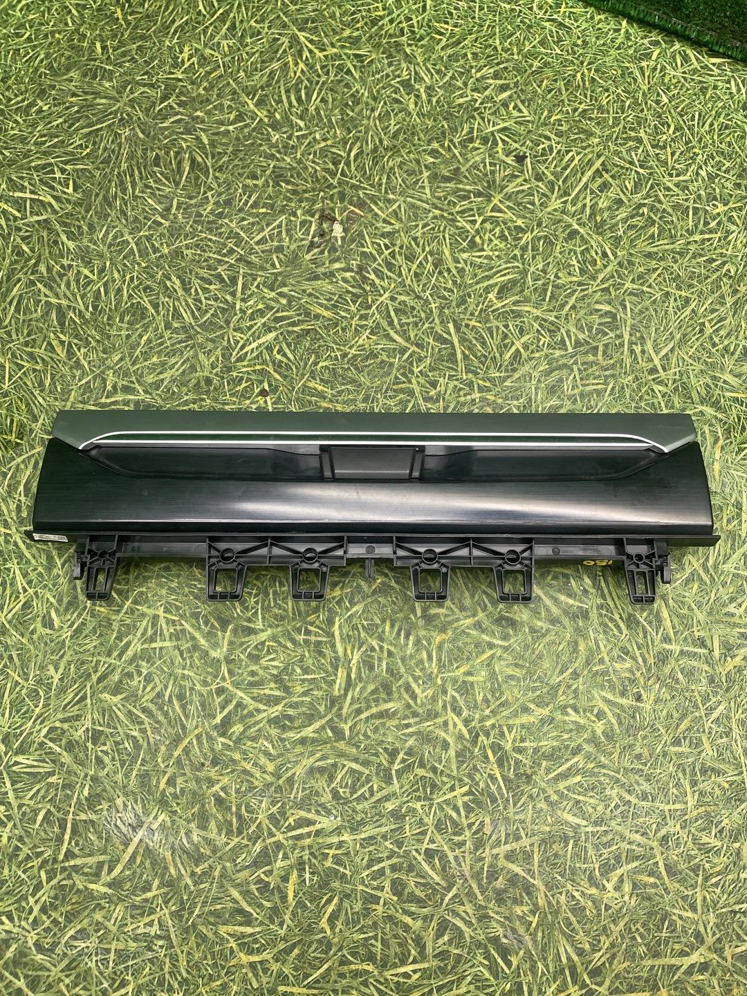 Крышка бардачка Scania 6-series 2019 2084380