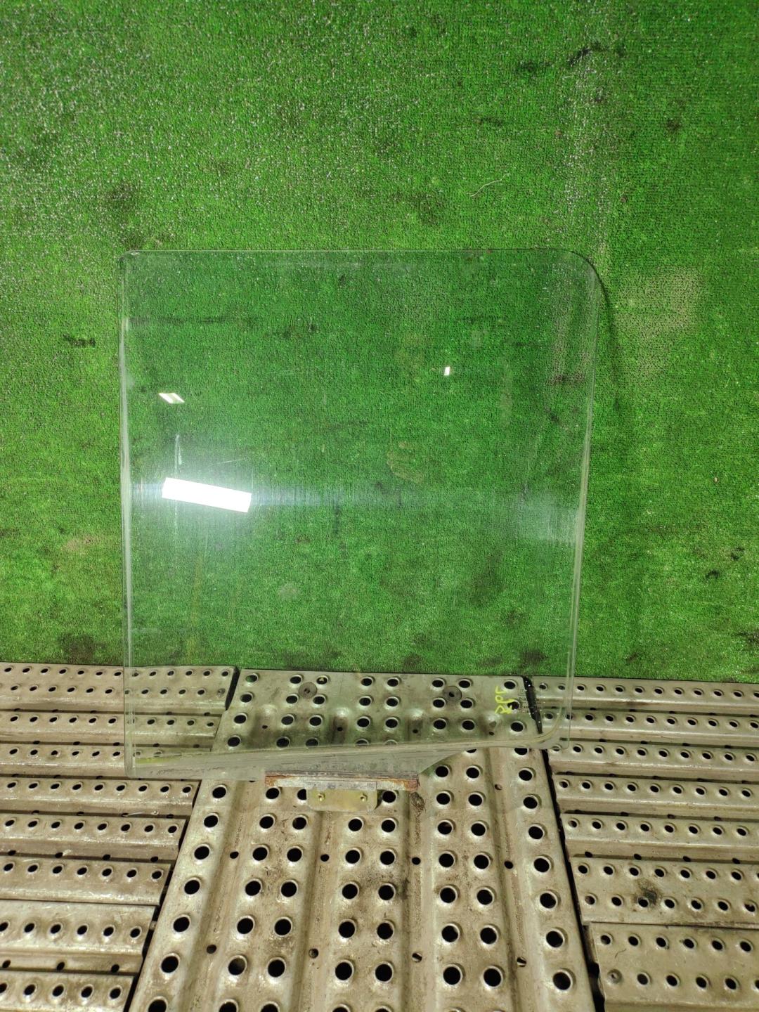 Стекло двери передней левой DAF XF 105 2007