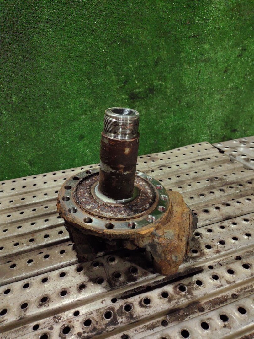 кулак поворотный левый Volvo FH 2 поколение 2004, 12.1 л., D12D420, дизель, МКПП, 20510063 - фото №1