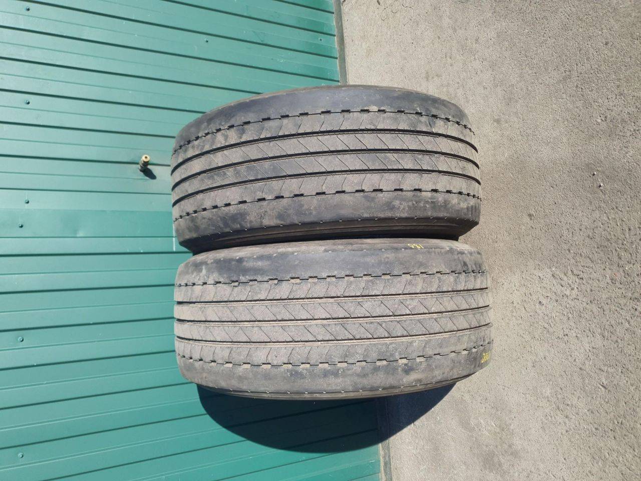 Пара шин Goodyear KMAX S 355/50 R22.5