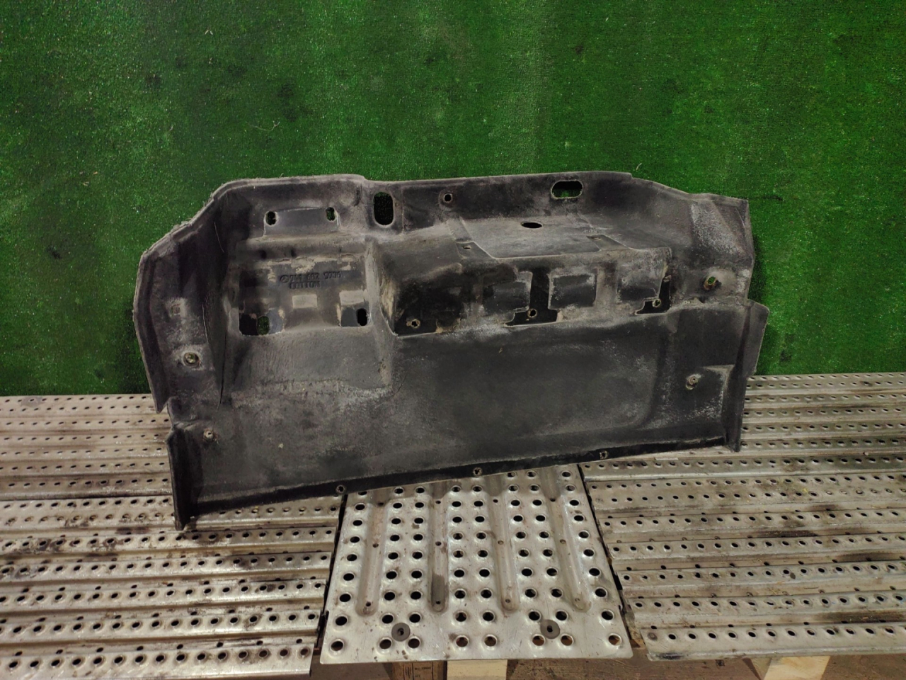 защита двигателя Mercedes-Benz Actros 3 поколение (MP3) 2010, 11.9 л., OM 541.976, дизель, АКПП, 9416825906, A941682506 - фото №1