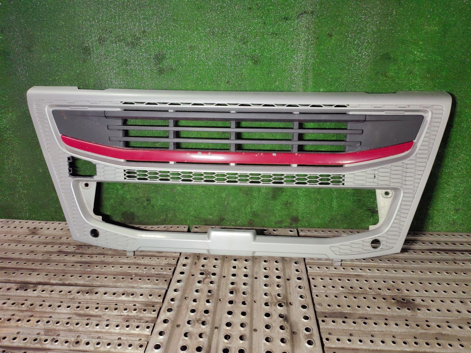 Решетка радиатора Volvo FM 2013 82404944