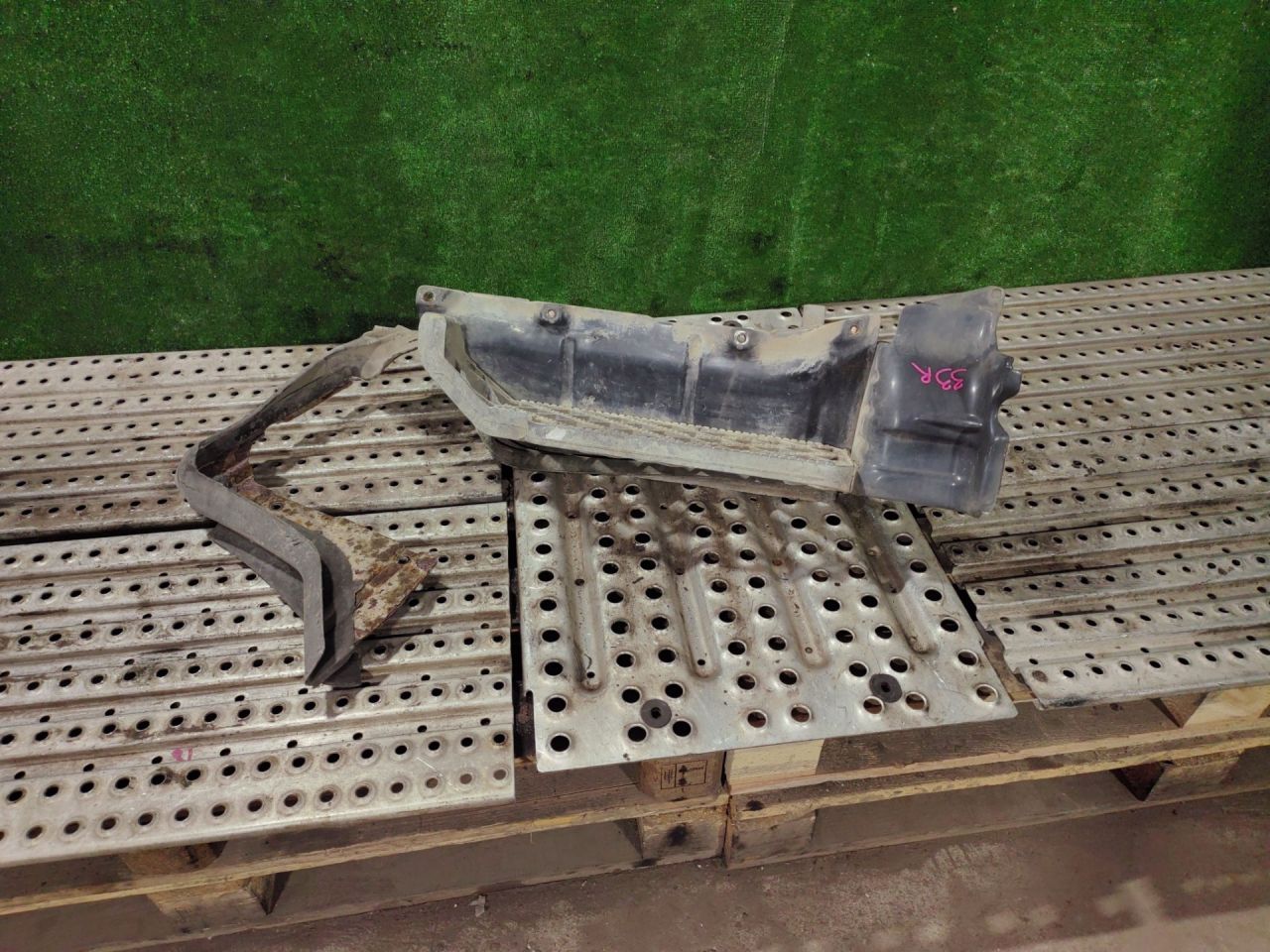 Подножка кабины Scania 4-Series 2004, 11.7 л., DC 12.03, дизель, МКПП, 1535036, 1310536, 1310532 - фото №1