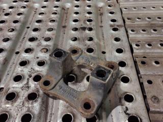 крепление стабилизатора / втулки стабилизатора Mercedes-Benz Actros 3 поколение (MP3) 2010, 11.9 л., OM 541.976, дизель, АКПП, 9413330403