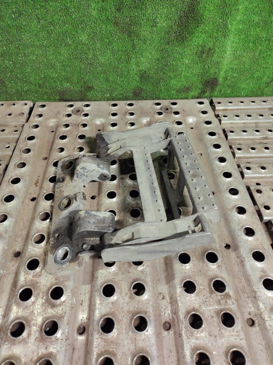 Подножка переднего бампера DAF XF 105 2012 1735004