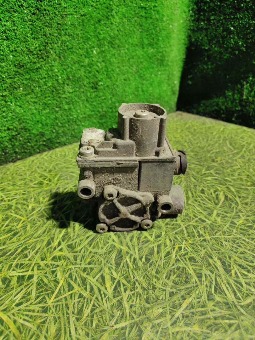 кран распределительный Mercedes-Benz Actros 1 поколение (MP1) 2002, 11.9 л., OM 541.926, дизель, АКПП, грузовик, 4721950550, 0044296544, 0044298744, 0044298844 - фото №1