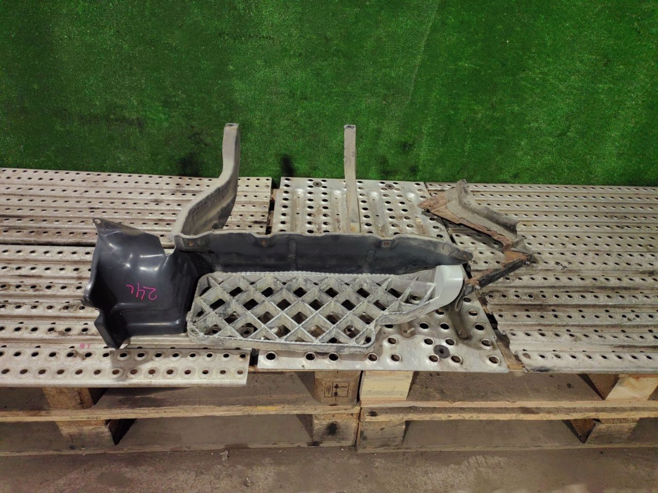 Подножка кабины Scania 4-Series 2004, 11.7 л., DC 12.03, дизель, МКПП, 1535035, 1310535, 1310531 - фото №1