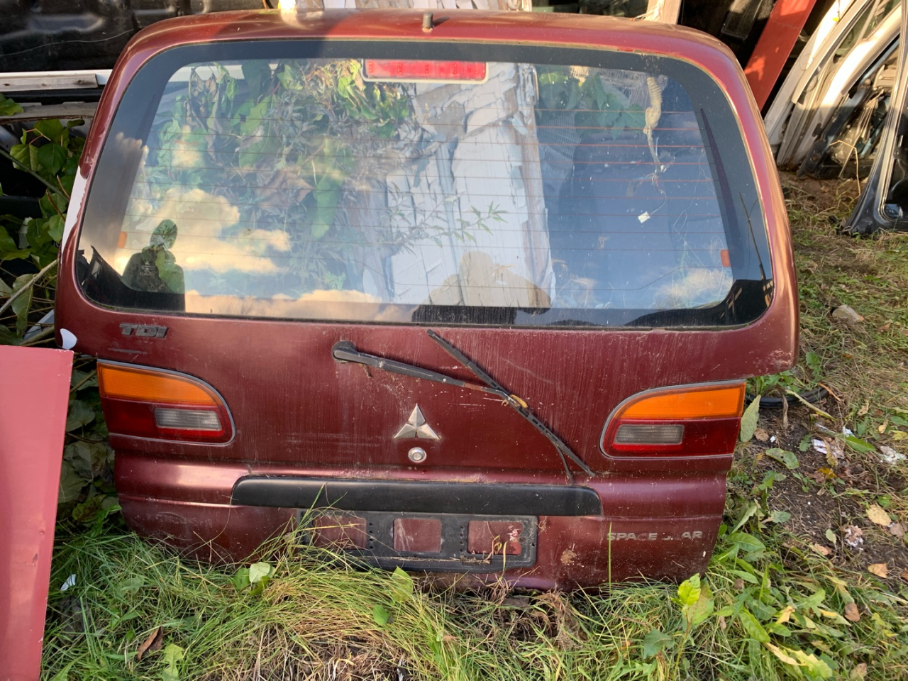 крышка багажника (дверь 3-5) Mitsubishi Space Gear 1 поколение 1997, 86511H5000 - фото №1