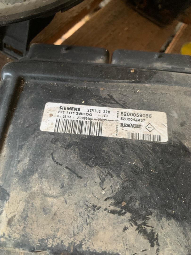 блок управления двигателем Renault Megane 1 поколение 1999, бензин, S110138000, S110138000, 8200059086, 8200059086 - фото №1